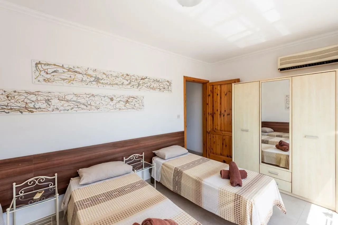 Seaspray 3 Bedroom Penthouse, With Large Terrace And Bbq Saint Julian's Malta