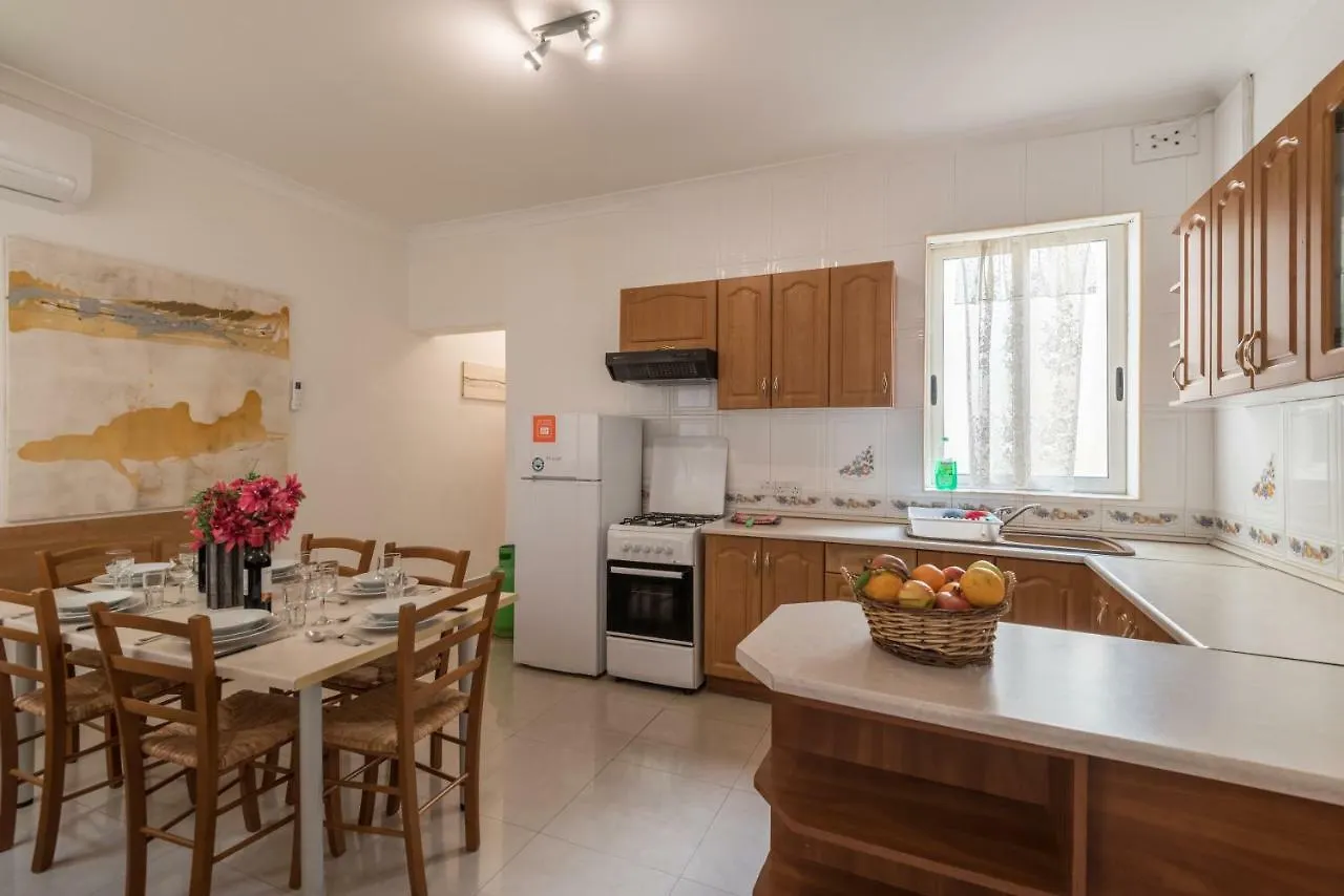 Apartment Seaspray 3 Bedroom Penthouse, With Large Terrace And Bbq Saint Julian's