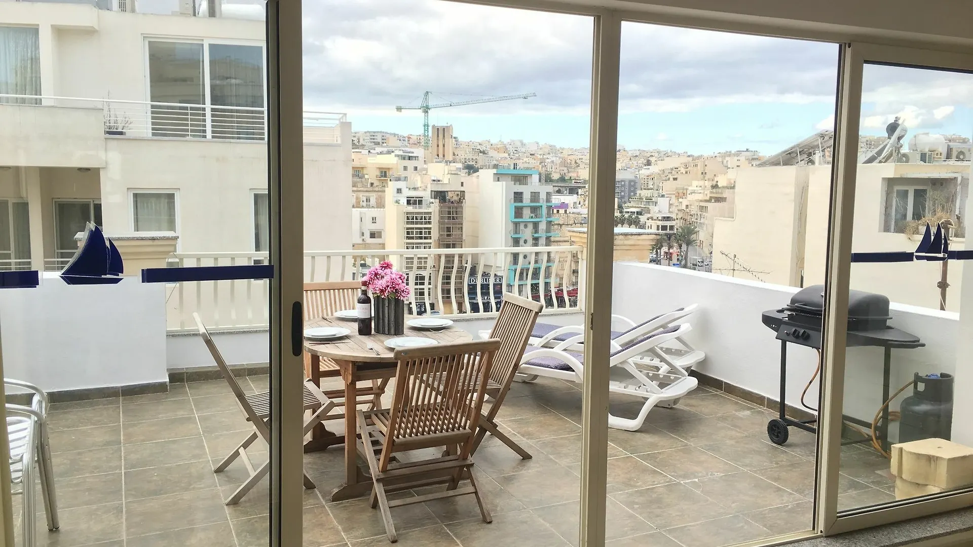 Apartment Seaspray 3 Bedroom Penthouse, With Large Terrace And Bbq Saint Julian's