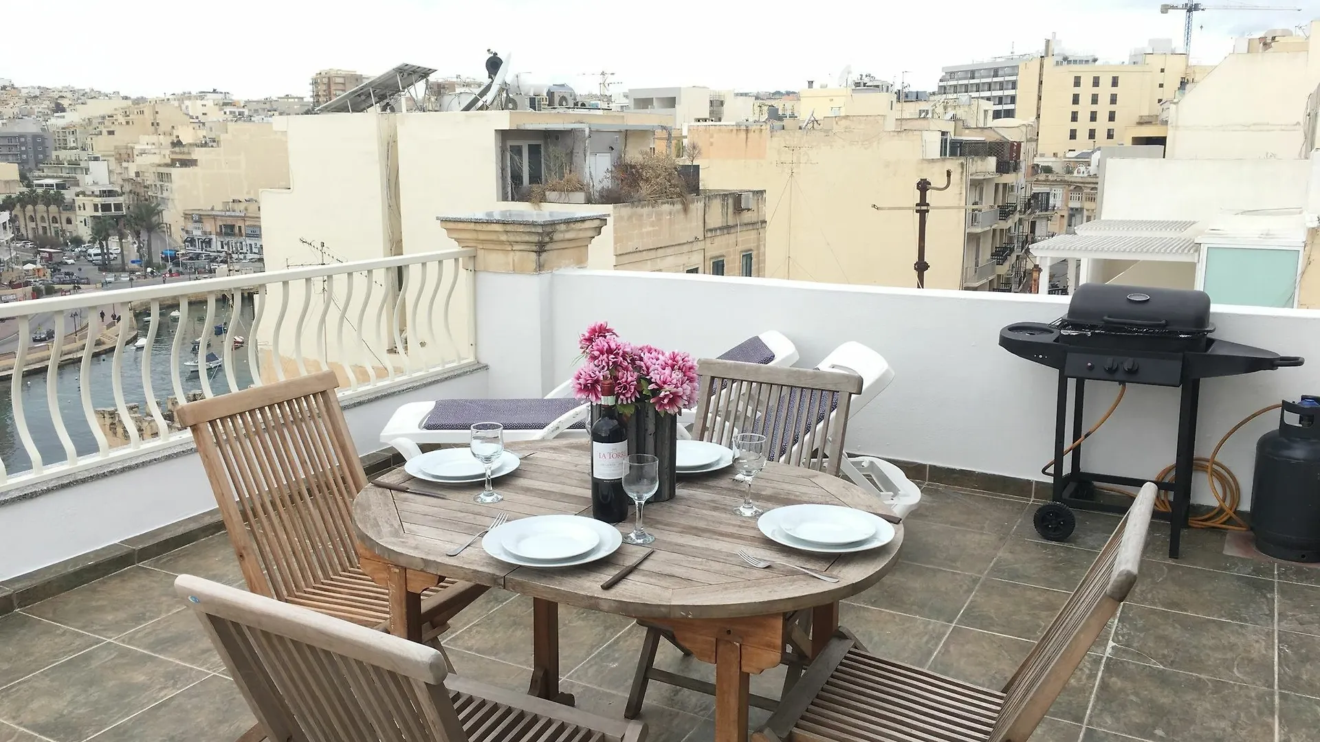 Seaspray 3 Bedroom Penthouse, With Large Terrace And Bbq Saint Julian's 0*,