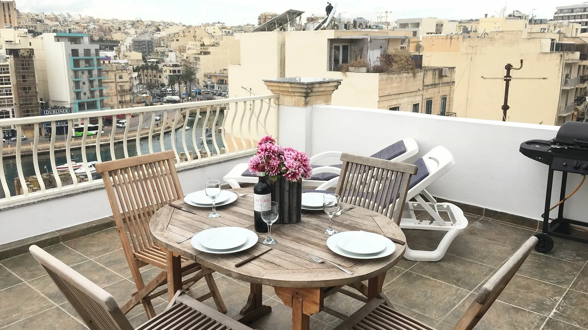 Seaspray 3 Bedroom Penthouse, With Large Terrace And Bbq Saint Julian's Apartment